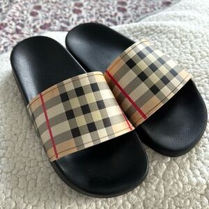 Burberry Slippers Size 8 EU